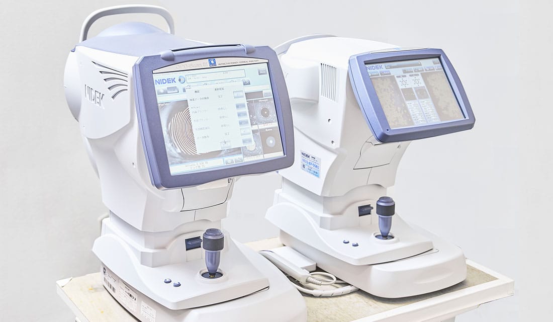 左：OPD-Scan（角膜形状屈折力解析装置） 右：スペキュラーマイクロスコープ（角膜内皮細胞撮影装置）